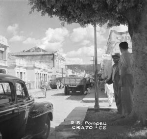 Rua Senador Pompeu, logo a frente o Clube da Rapadura